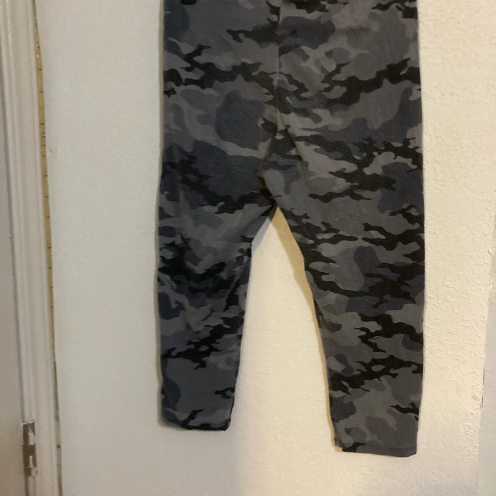 No Boundaries Gray Camouflage Jeggings